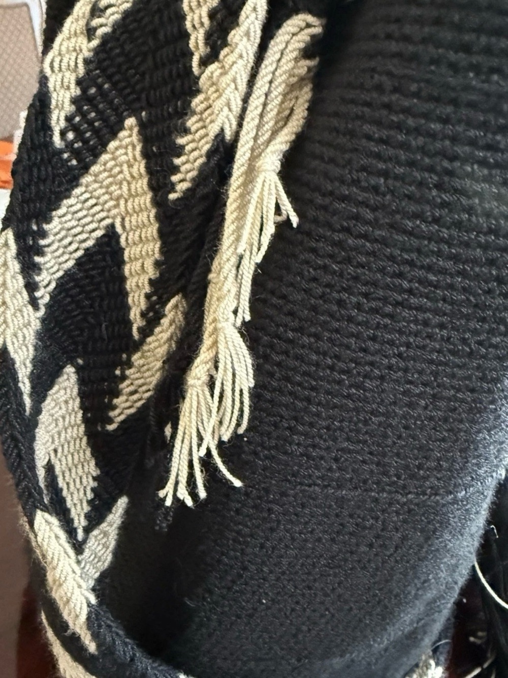 NWT Large Isasuma Wayuu Mochila Crossbody Bag Black Cream Handwoven Boho Bucket - Picture 4 of 7